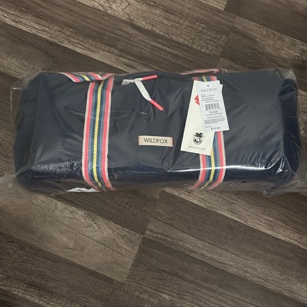 🆕 Wildfox Navy Duffle - Picture 4 of 4
